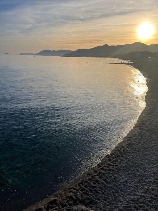 Appartement Vue Sur Mer Pietra Ligure Exterior foto